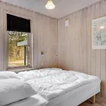 Iris - 200m To The Fjord By Interhome *