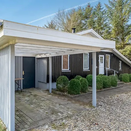 Iris - 200m To The Inlet By Interhome *