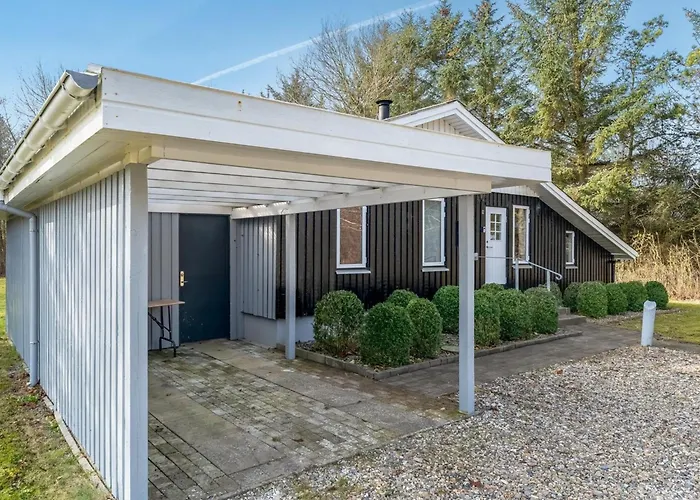 Iris - 200m To The Fjord By Interhome *