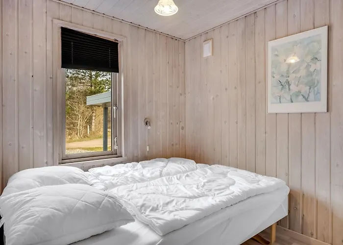 Iris - 200m To The Fjord By Interhome *